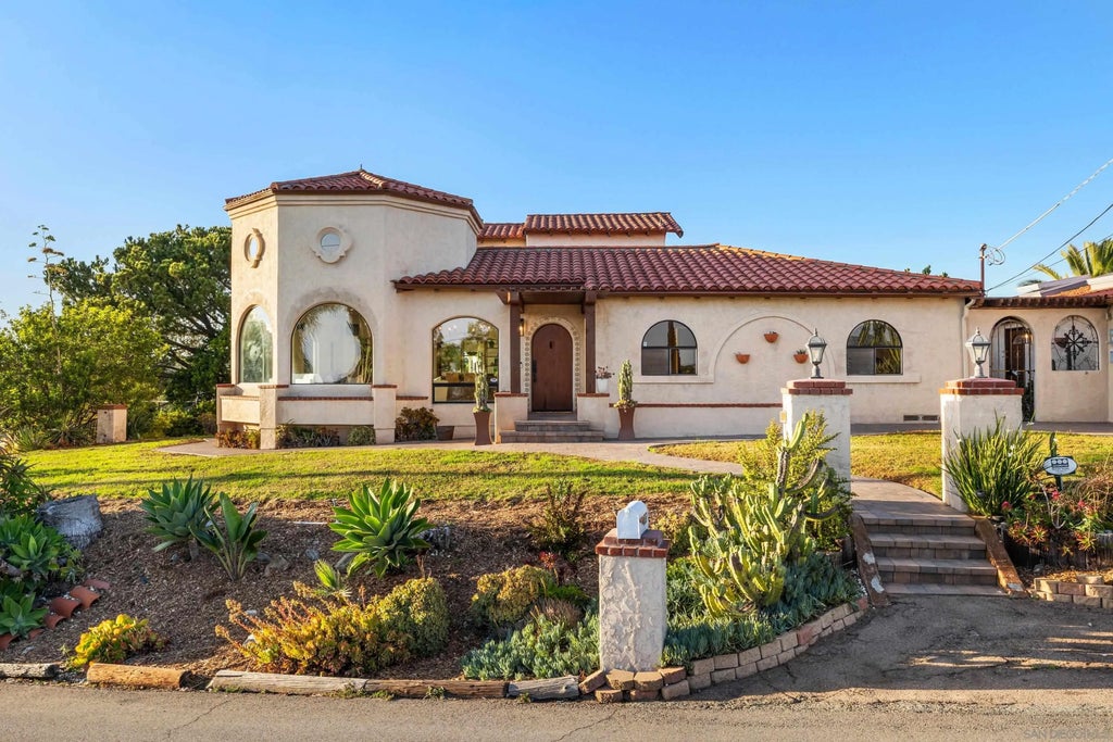 Photo of 4557 Mayapan Dr, La Mesa, CA 91941 (MLS # 260014079)