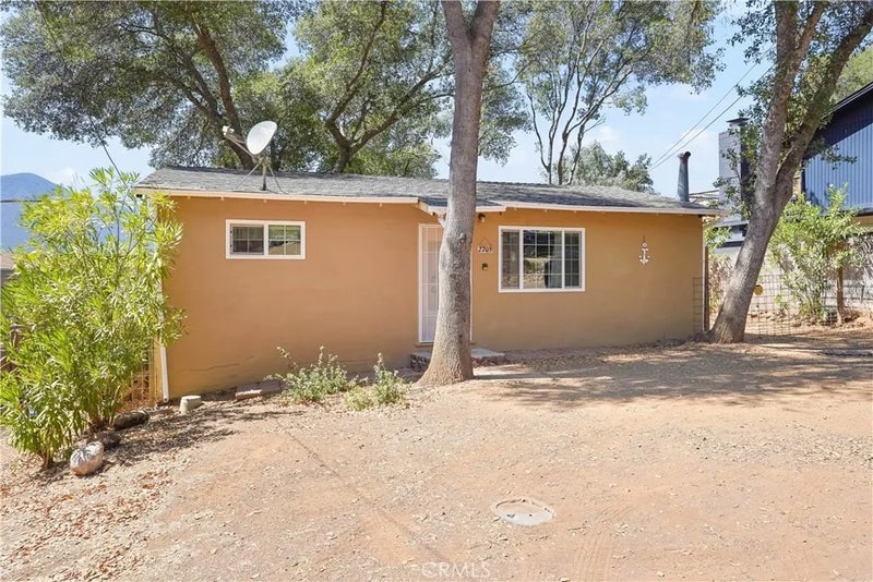 2705 Oakhurst