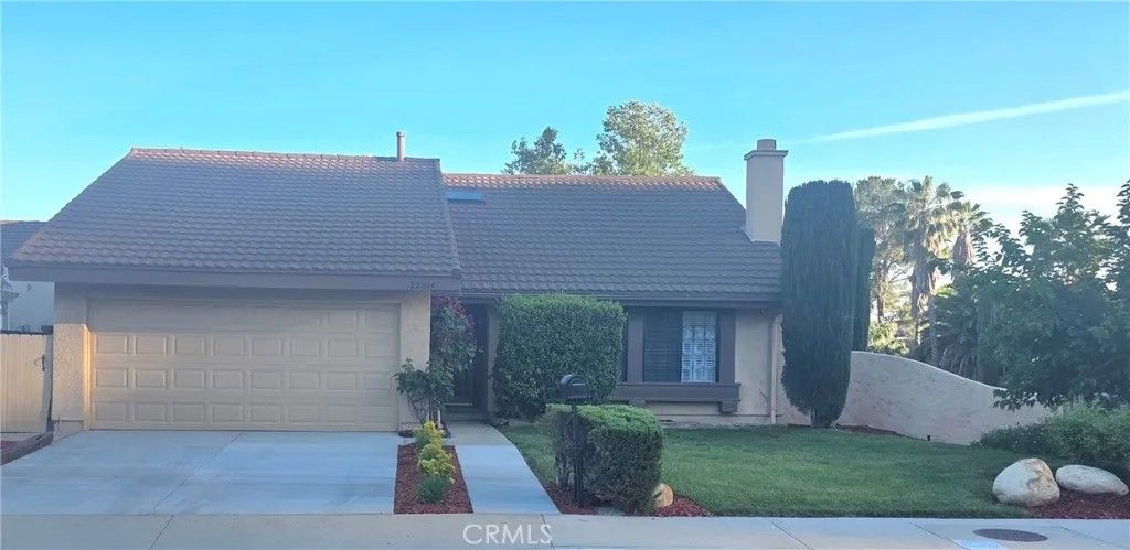 Photo of 22814 Garzota Dr, Valencia, CA 91354 (MLS # SR26065969)