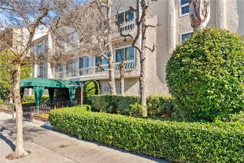 Photo of 5250 Zelzah, Encino, CA 91316 (MLS # SR26011264)