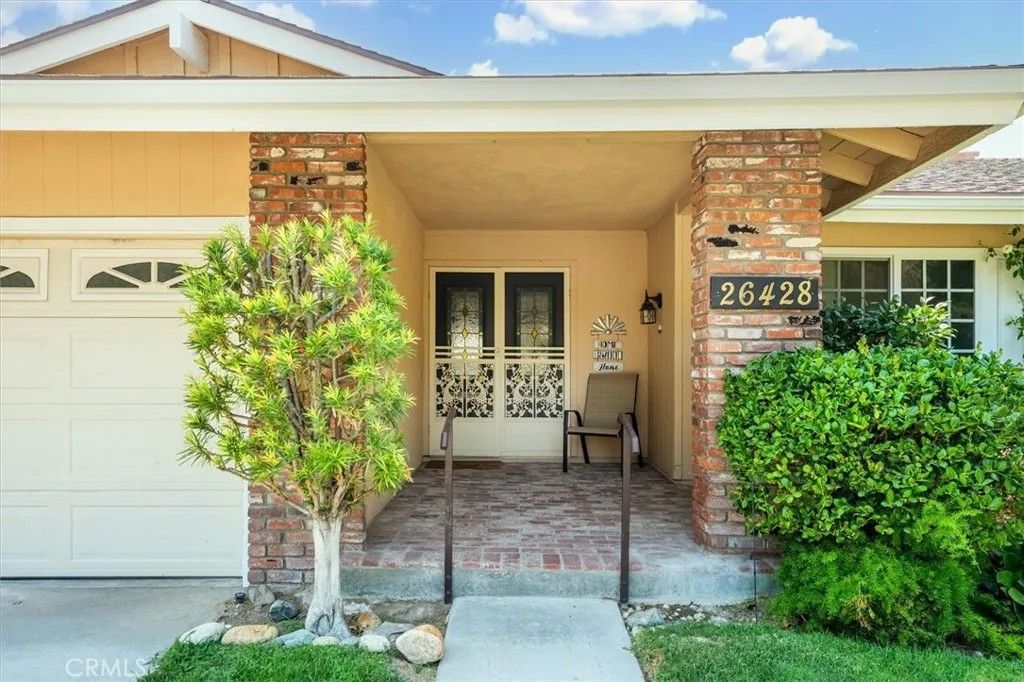 Photo of 26428 Circle Knoll Court, Newhall, CA 91321 (MLS # SR26070694)