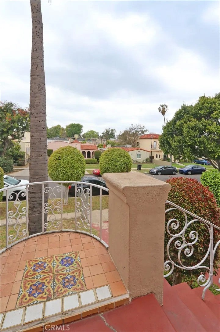 1222 S Cloverdale