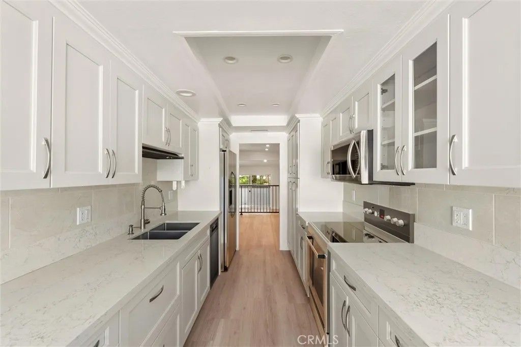 Photo of 17109 Palisades Cir, Pacific Palisades, CA 90272 (MLS # SB25275249)