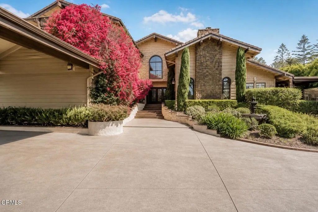 Photo of 317 El Tuaca Court, Camarillo, CA 93010 (MLS # V1-36147)