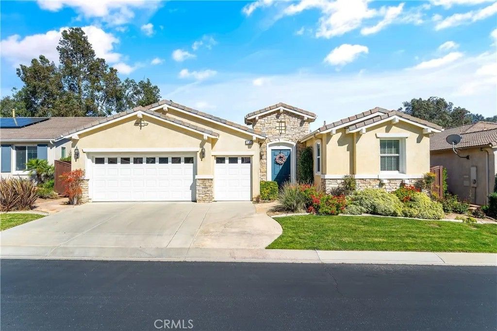 Photo of 570 Olazabal Dr, Hemet, CA 92545 (MLS # SW26047449)