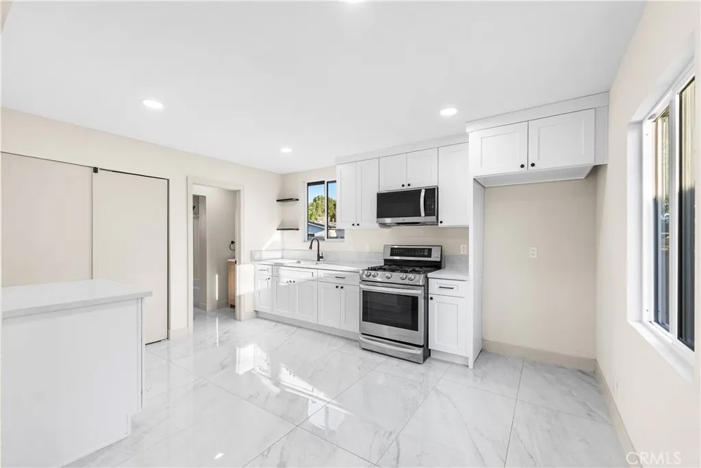 1814 E Avenue Q11