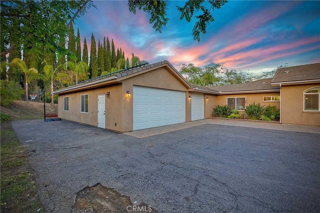 1986 Grey Rabbit Hollow Lane