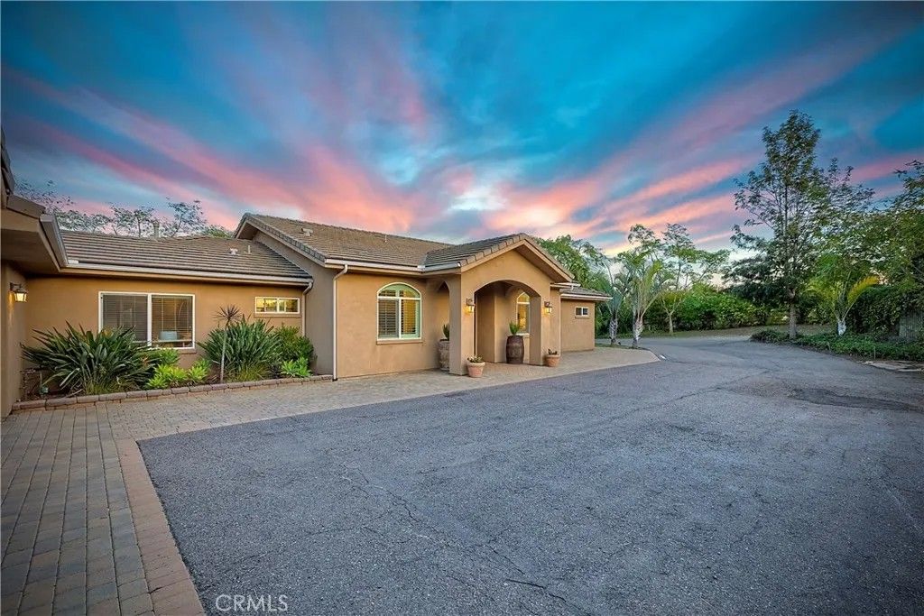 Photo of 1986 Grey Rabbit Hollow Lane, Fallbrook, CA 92028 (MLS # ND25266889)