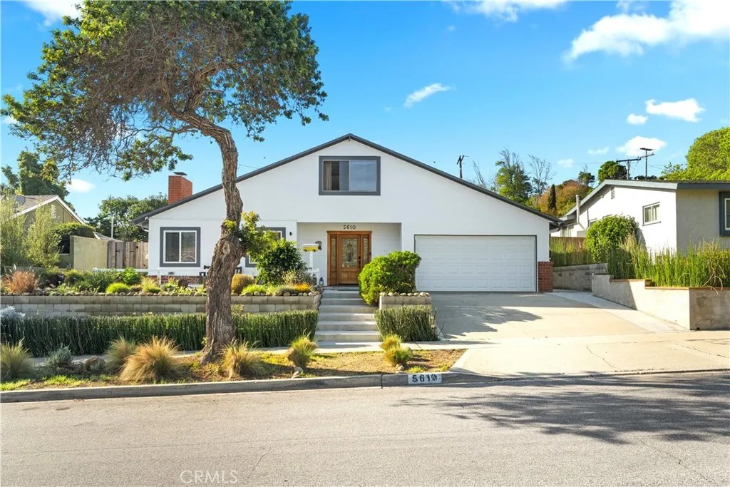 5610 W Carson