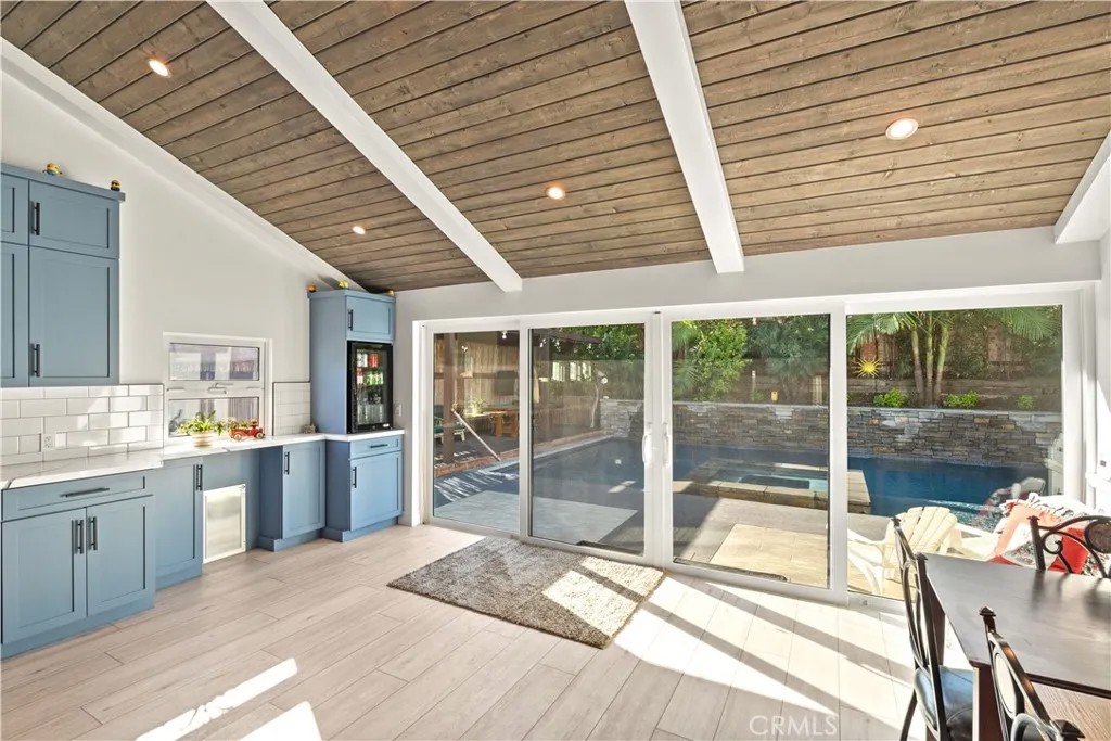 5610 W Carson