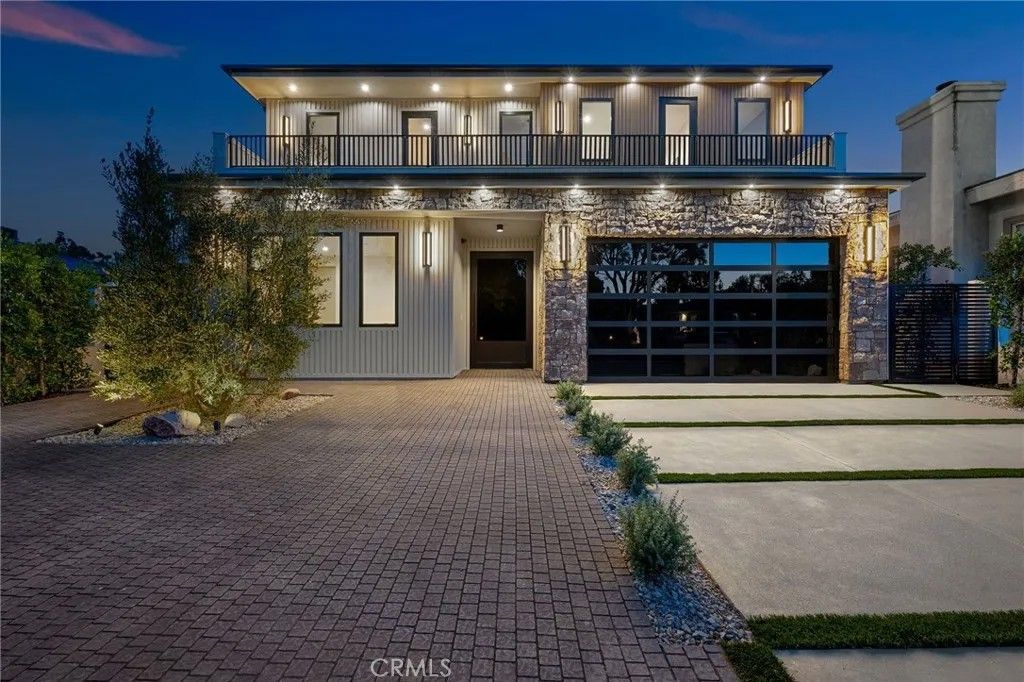 Photo of 16728 Morrison Street, Encino, CA 91436 (MLS # SR25270946)