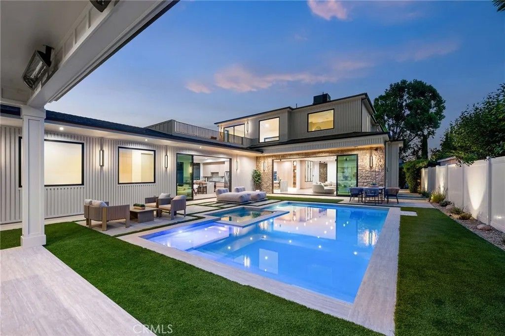 Photo of 16728 Morrison Street, Encino, CA 91436 (MLS # SR25270946)