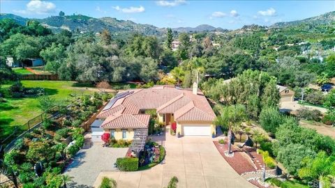 Photo of 25659 Rue De Lac, Escondido, CA 92026 (MLS # NDP2601527)