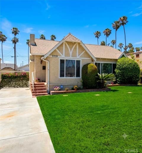 Photo of 5709 S Harcourt AVE, Los Angeles, CA 90043 (MLS # OC26156953)