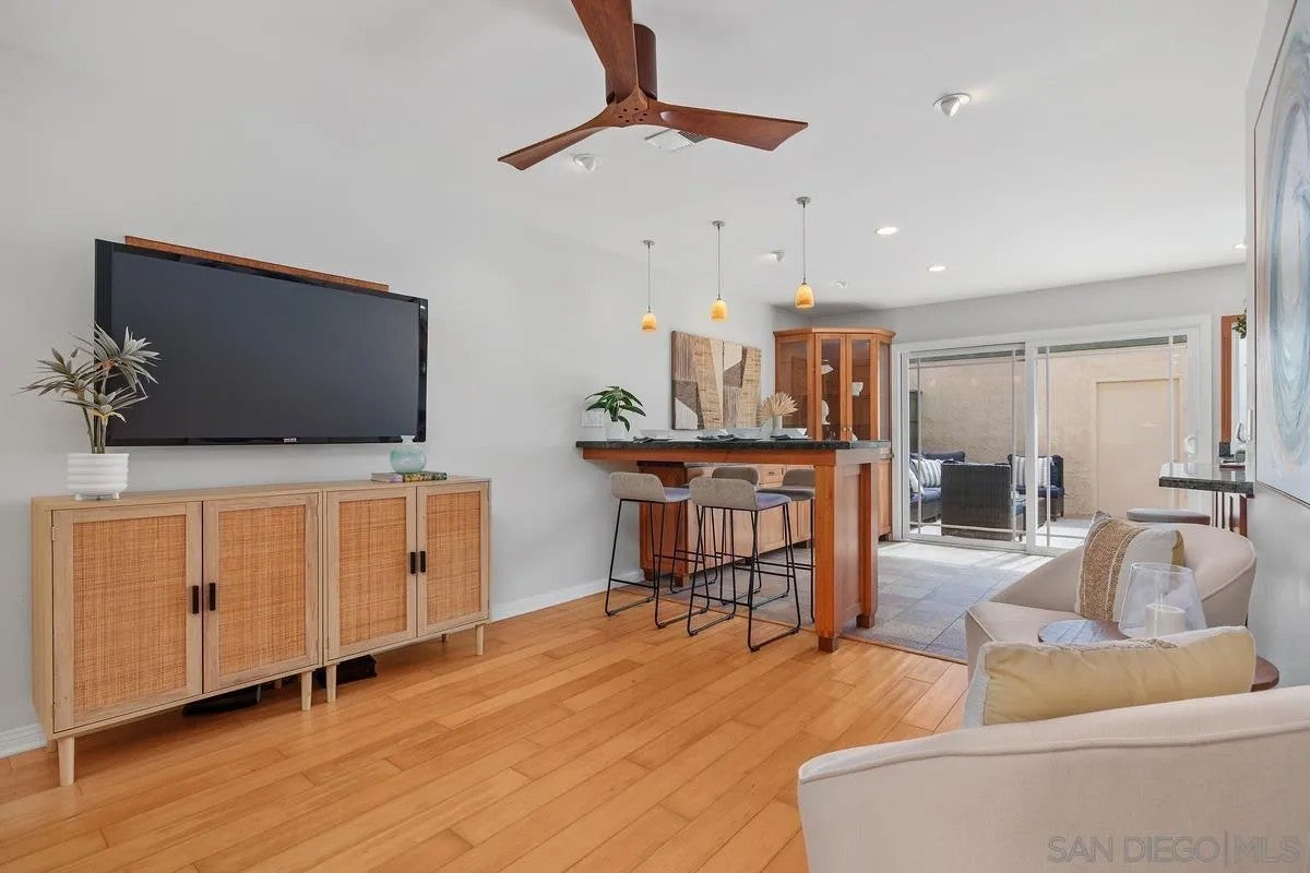 2747 Caminito Cedros