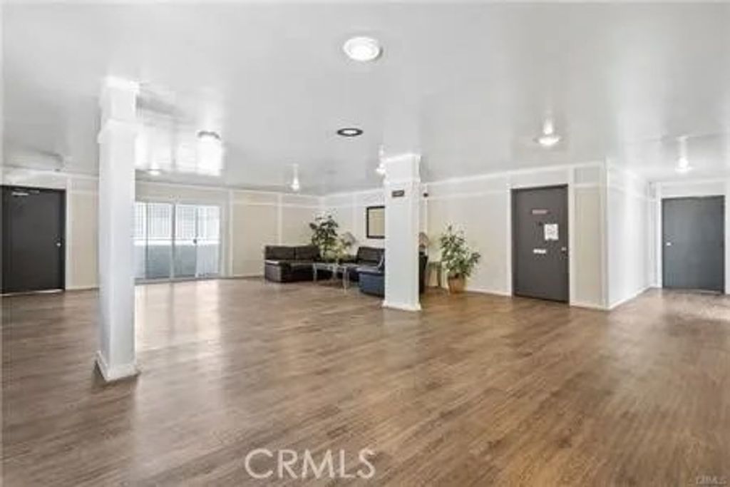 Photo of 5412 Lindley #110, Encino, CA 91316 (MLS # SR25272667)