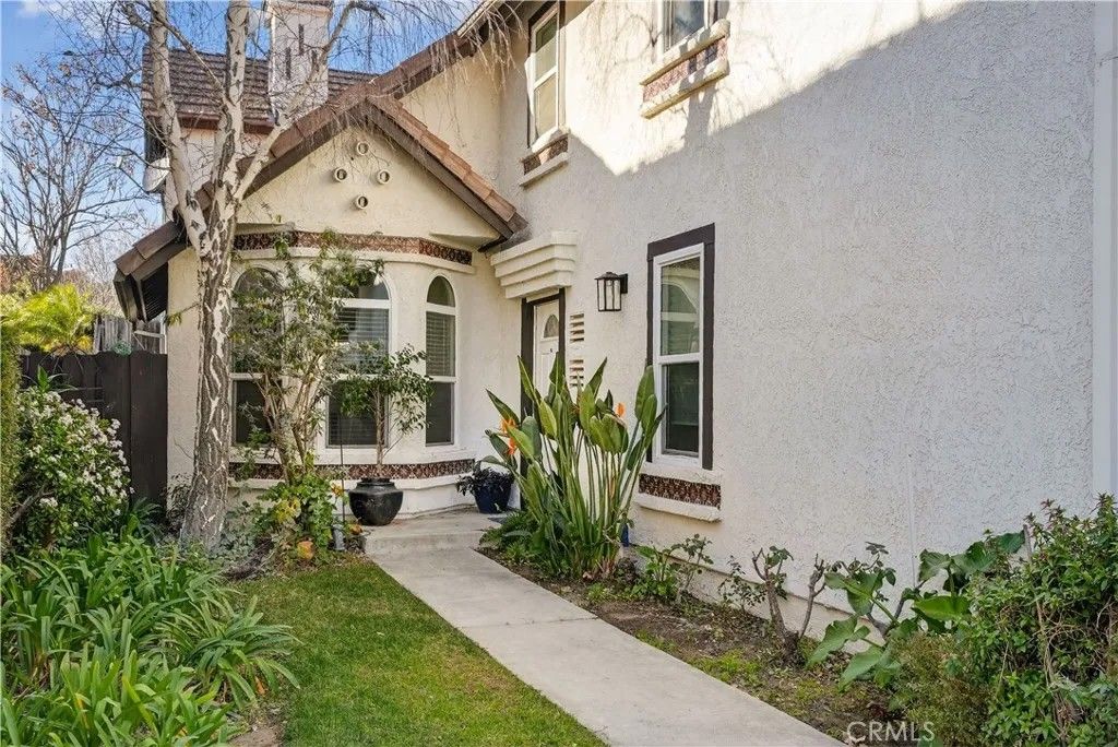 Photo of 26921 Terri Drive, Canyon Country, CA 91351 (MLS # SR26006508)