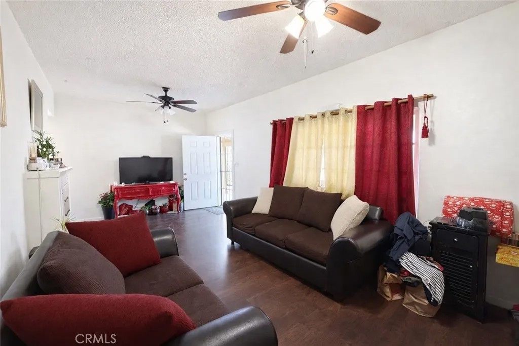 1737 N Waterman