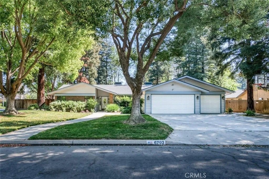 Photo of 6702 N Dolores Ave, Fresno, CA 93711 (MLS # FR26068600)