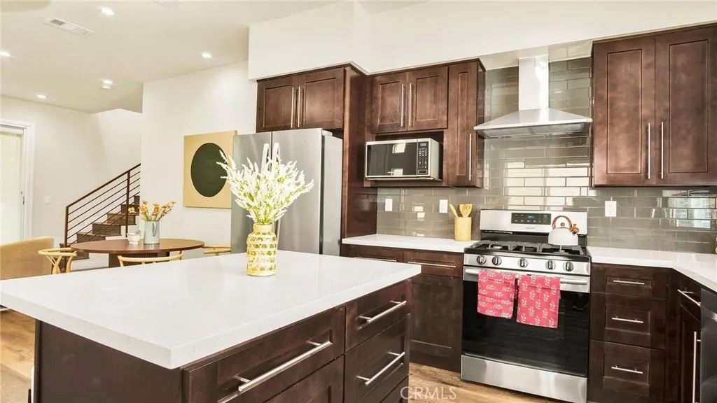 Photo of 9237 Wakefield Avenue #11, Panorama City, CA 91402 (MLS # SR26068580)