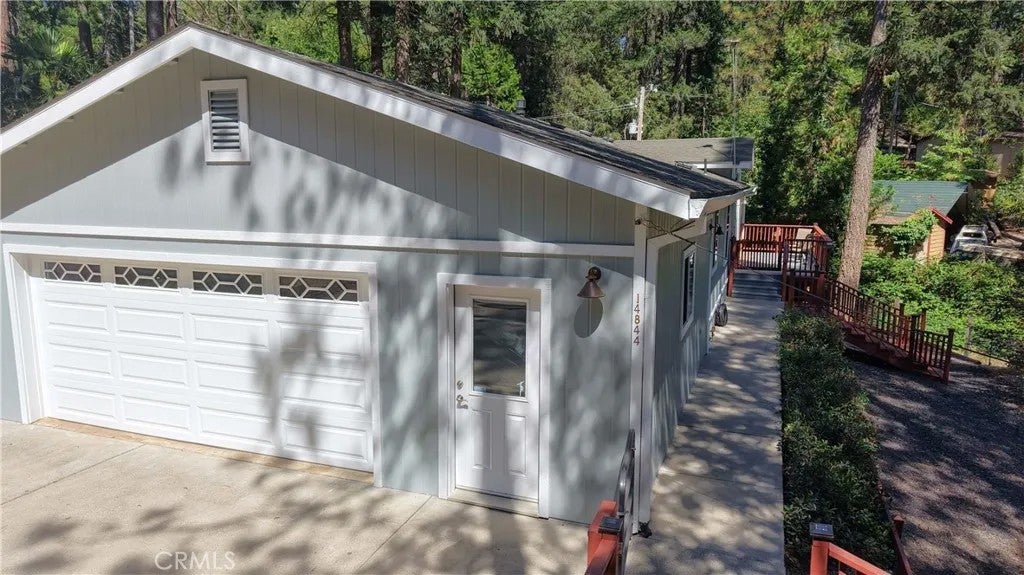 14844 Crescent Drive