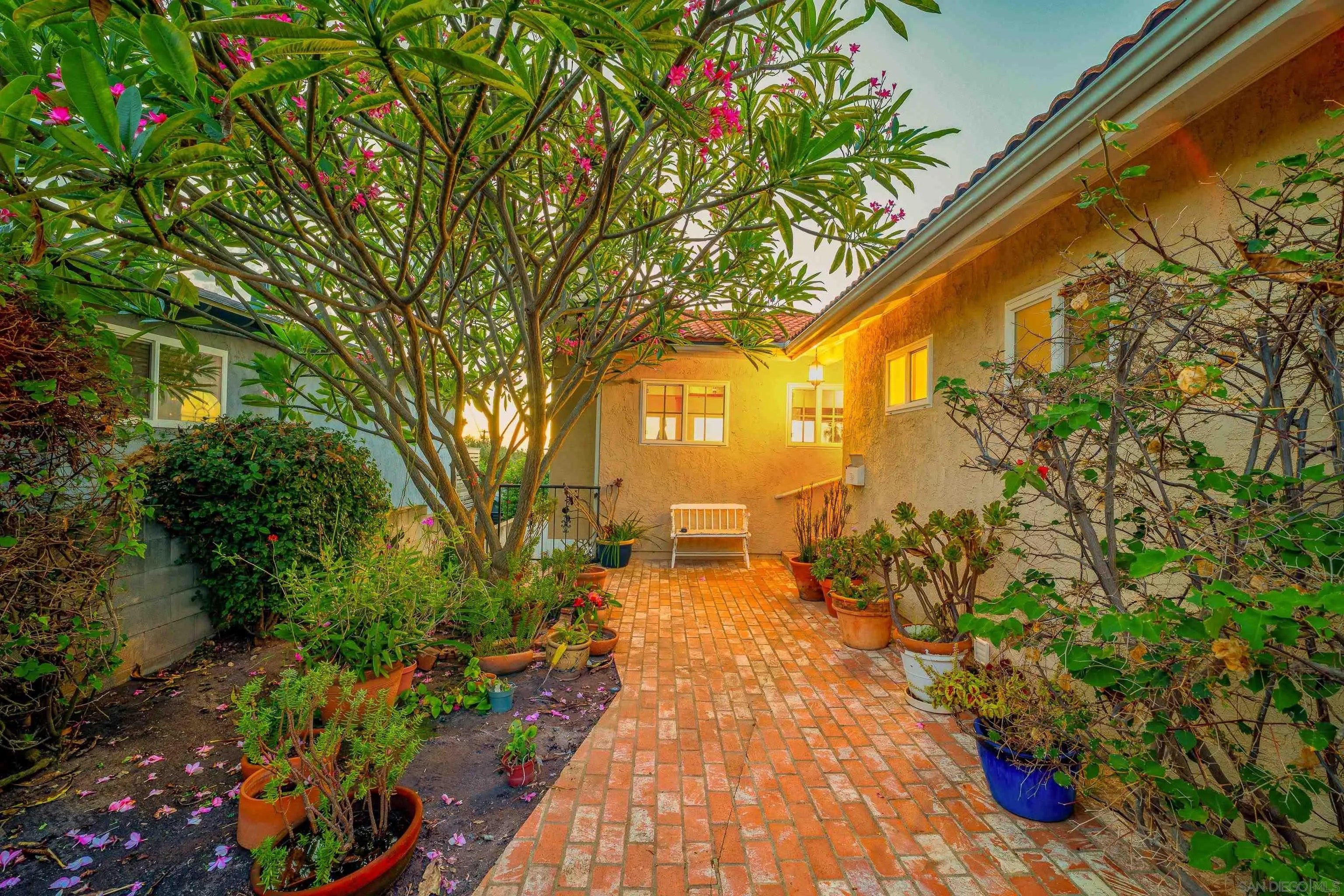2128 Galveston