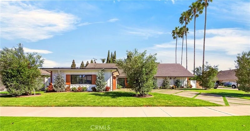 3031 E Elgin