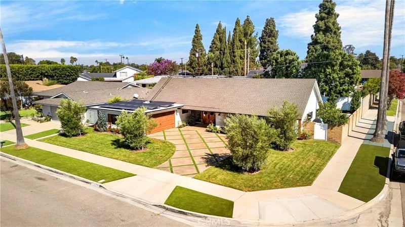 3031 E Elgin