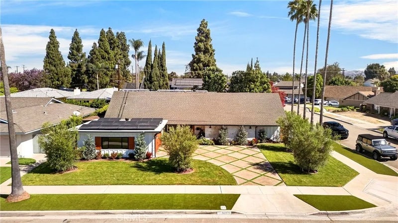 3031 E Elgin