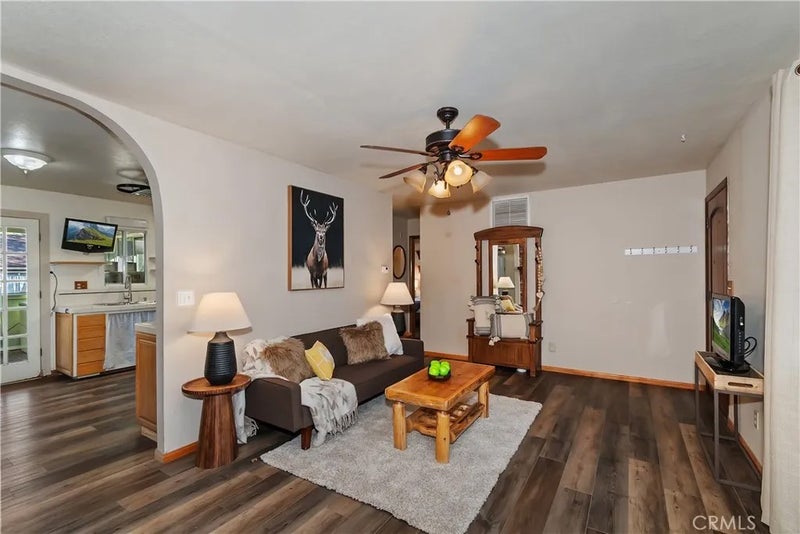 811 Leonard Lane