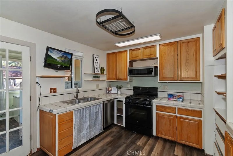 811 Leonard Lane