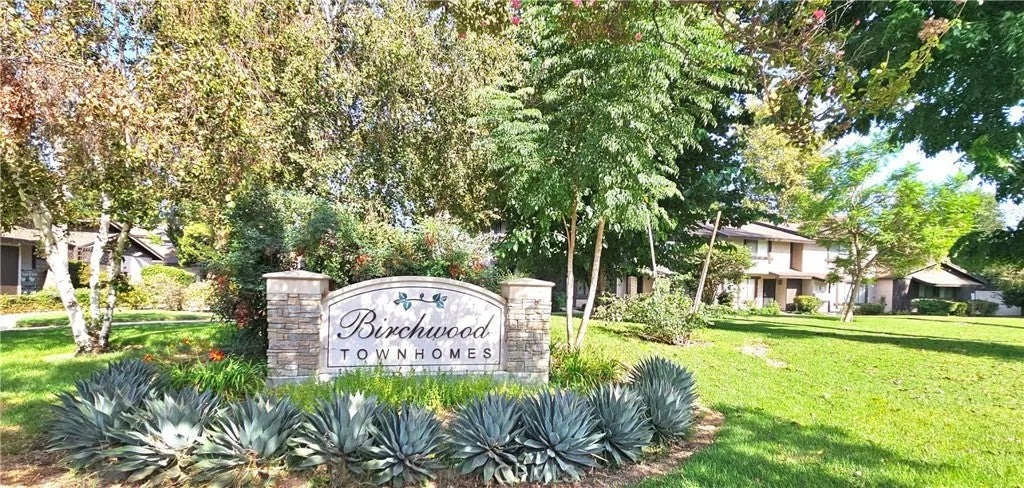 Photo of 7552 Corbin Avenue #4, Reseda, CA 91335 (MLS # DW26197028)