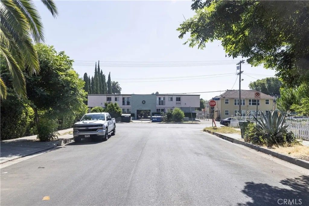 Photo of 14109 Erwin Street, Van Nuys, CA 91401 (MLS # SR26011003)