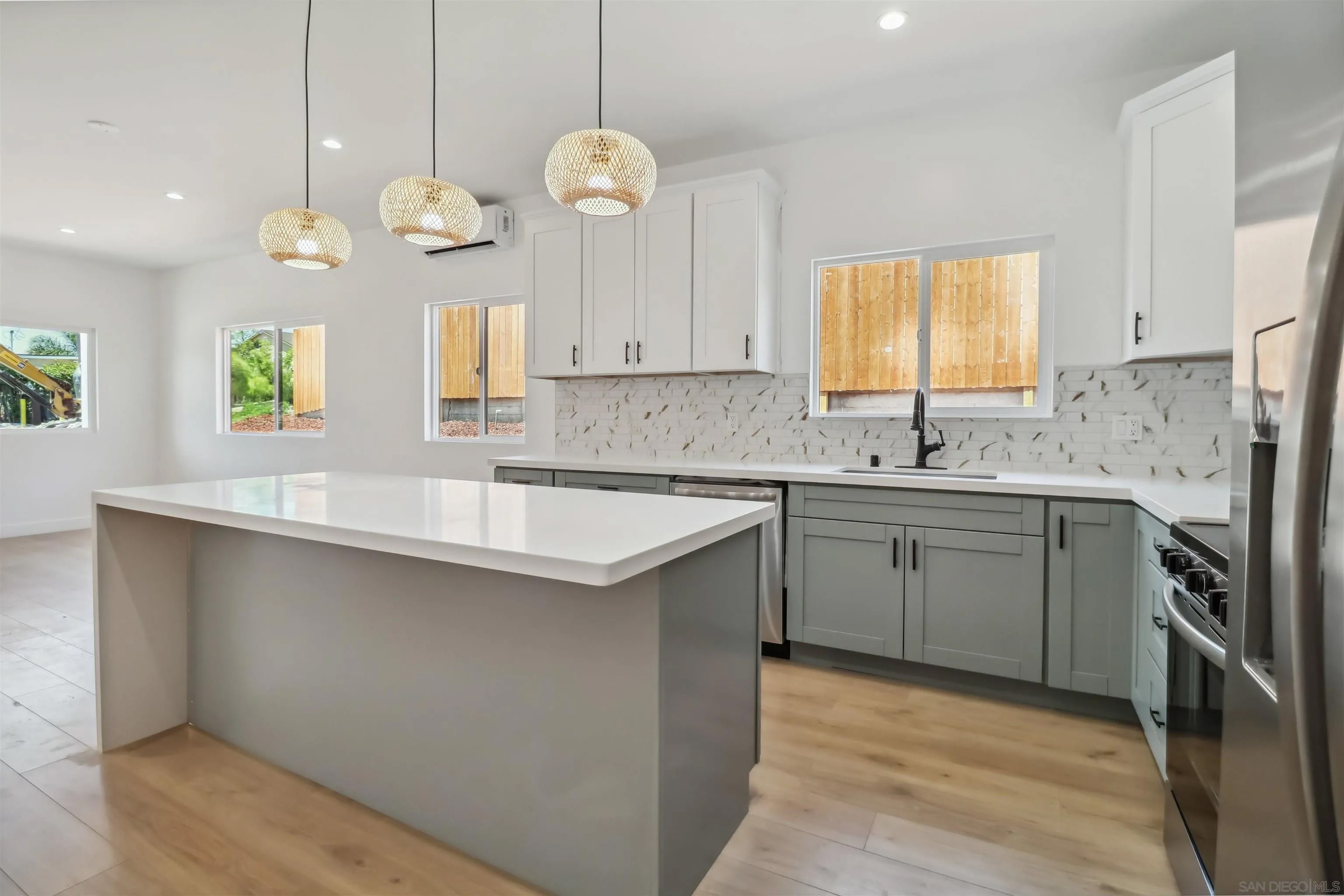 4712-4714 Harbinson
