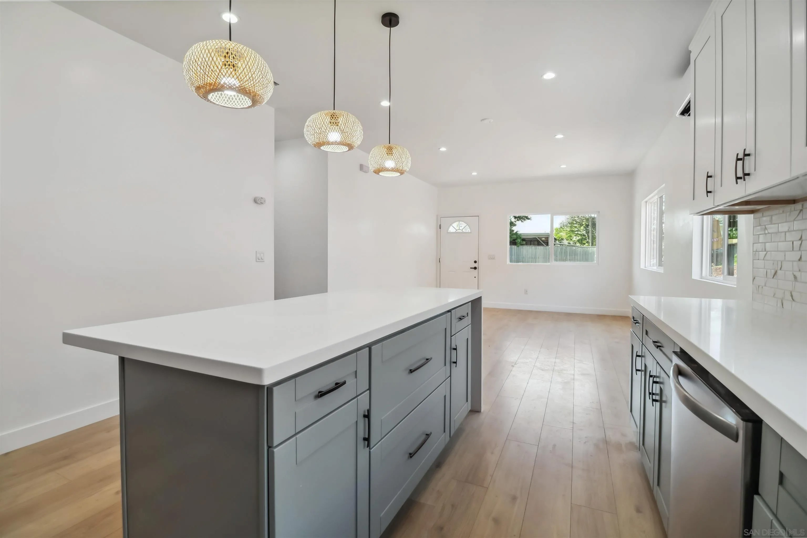 4712-4714 Harbinson