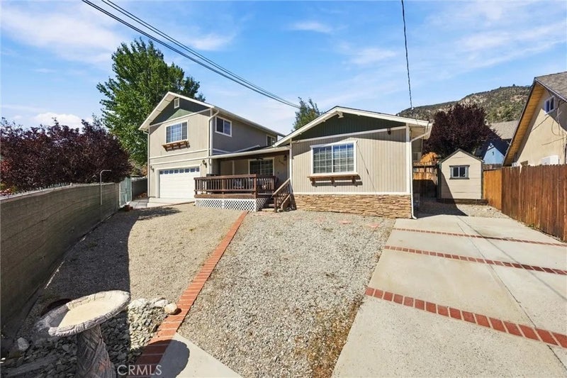 6537 Lakewood Drive