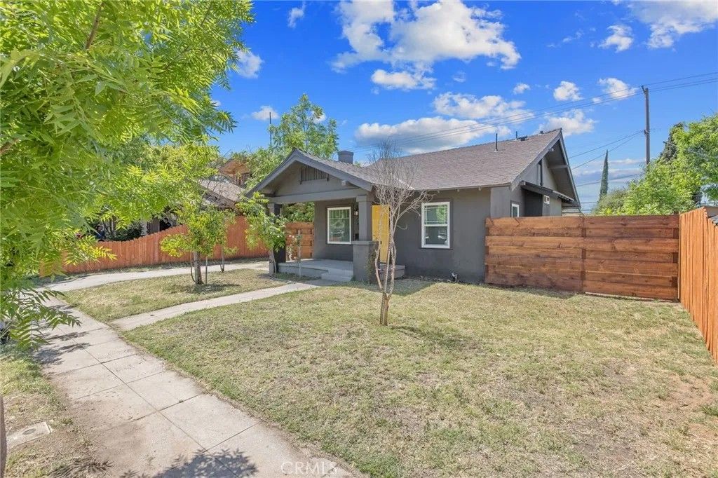 Photo of 1247 N Ferger Avenue, Fresno, CA 93728 (MLS # FR26085589)