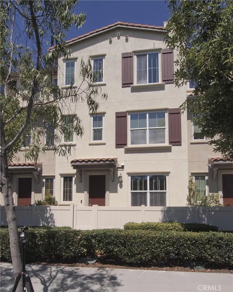 1581 E Lincoln