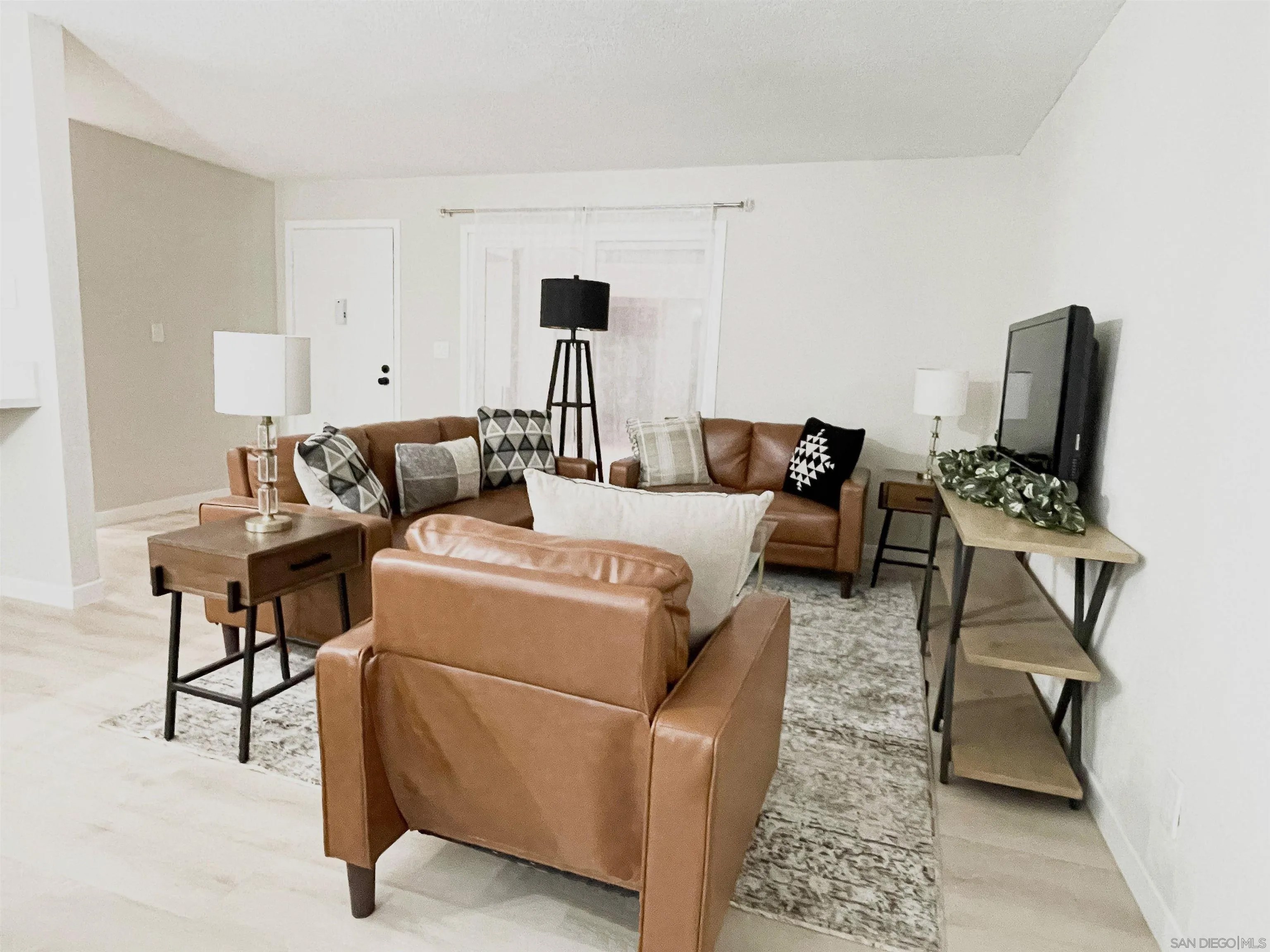 2863 Broadway 105