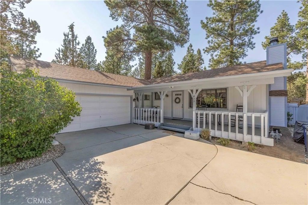 Photo of 433 E Barker Blvd, Big Bear Lake, CA 92314 (MLS # IG26012641)