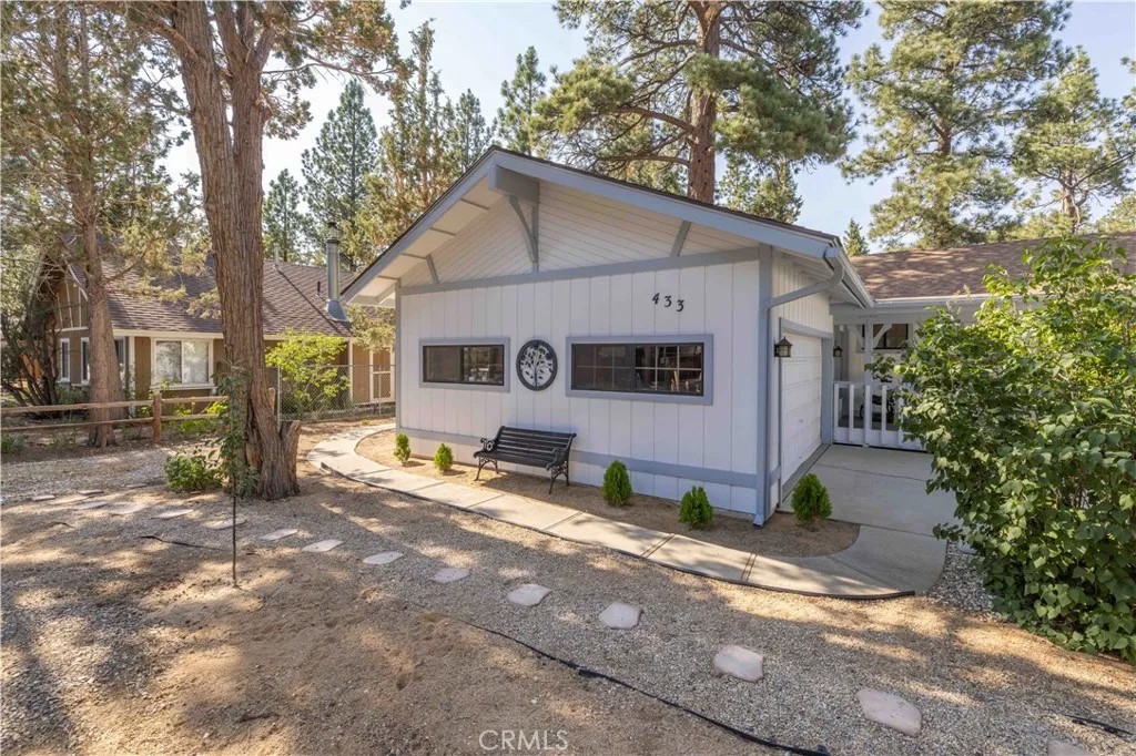 433 E Barker