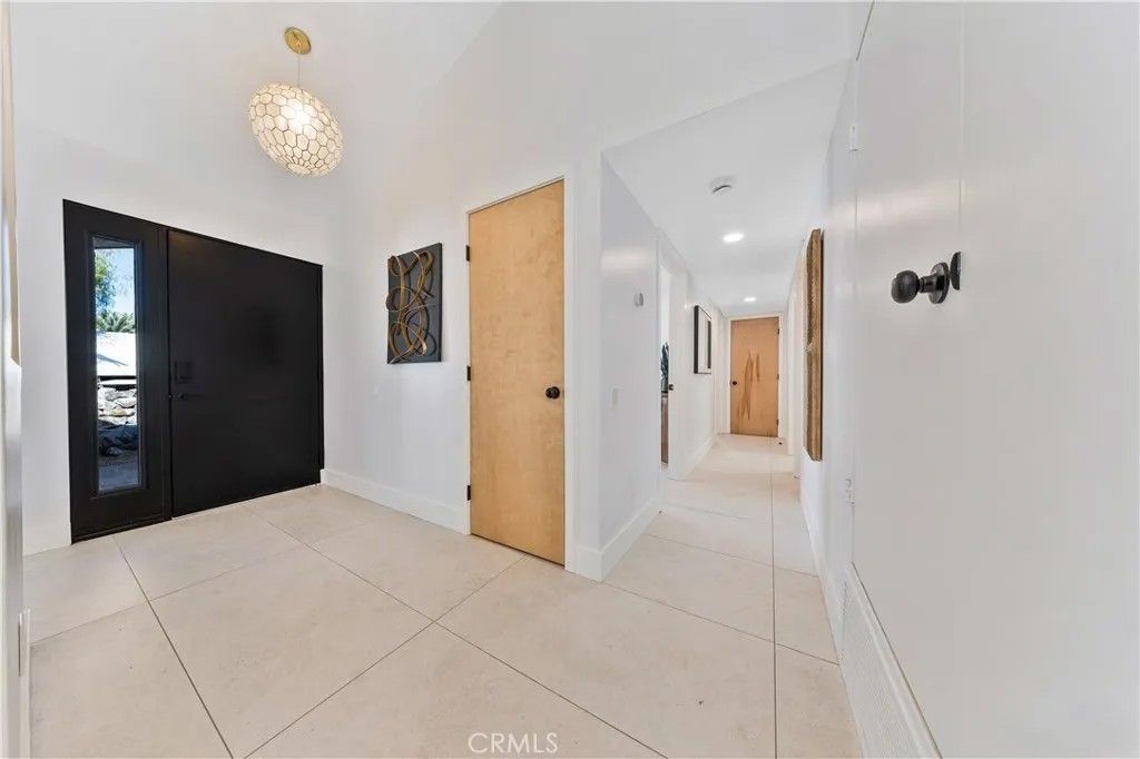 Photo of 1033 E Via Escuela, Palm Springs, CA 92262 (MLS # SR25274335)