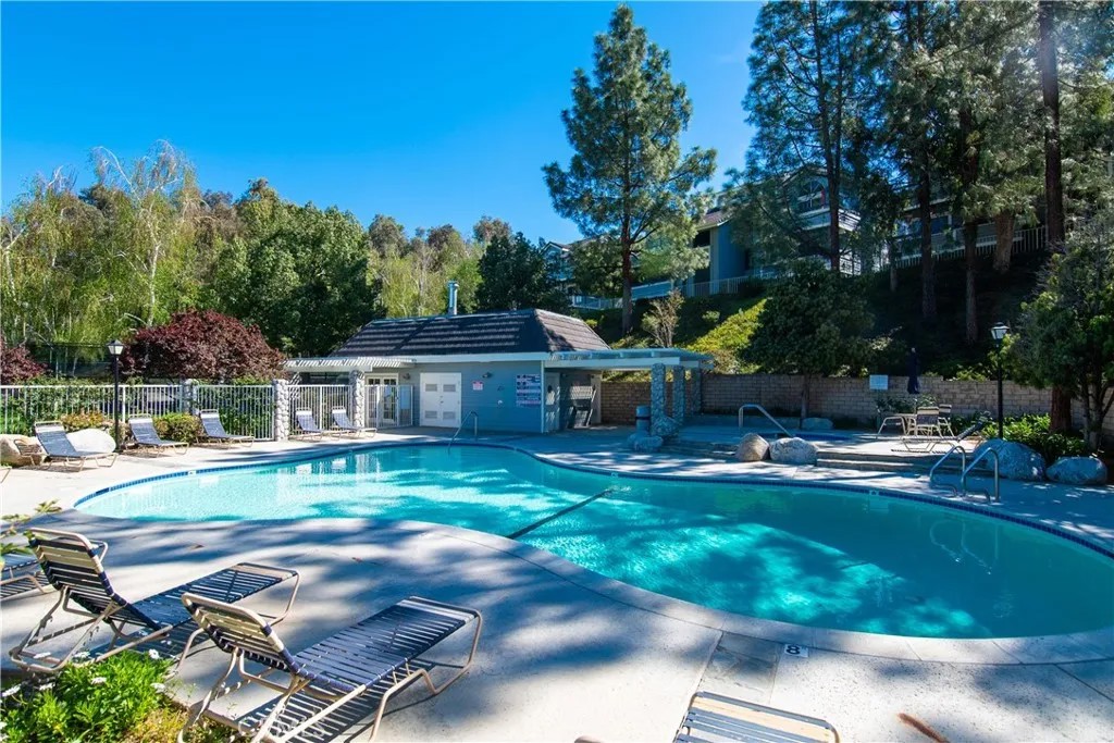 26961 Rainbow Glen 735