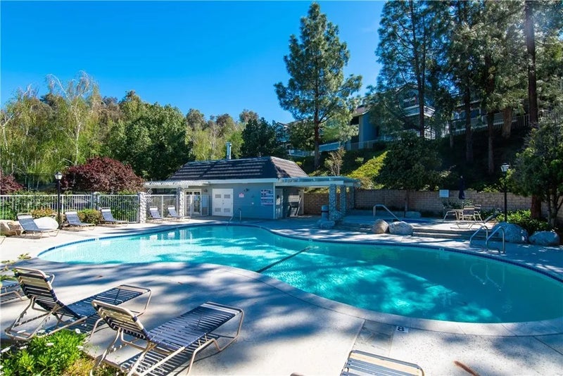 26961 Rainbow Glen 735