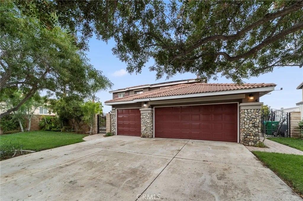 Photo of 879 Derby St, Corona, CA 92882 (MLS # IG25258701)