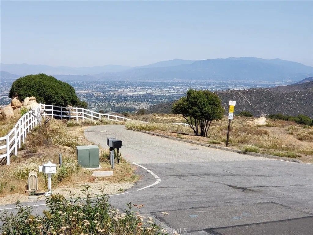 Photo of 8 Via Vista Grande, Murrieta, CA 92562 (MLS # SW25160723)