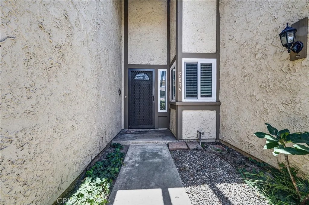 2035 E Blackwood