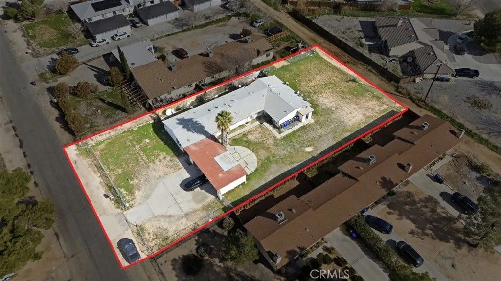 Photo of 13073 Mohawk Rd, Apple Valley, CA 92308 (MLS # DW26028835)