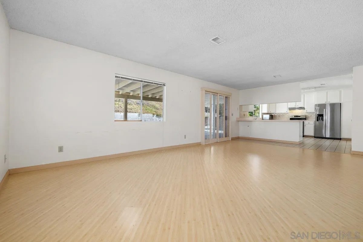 6144 Daisy Ave