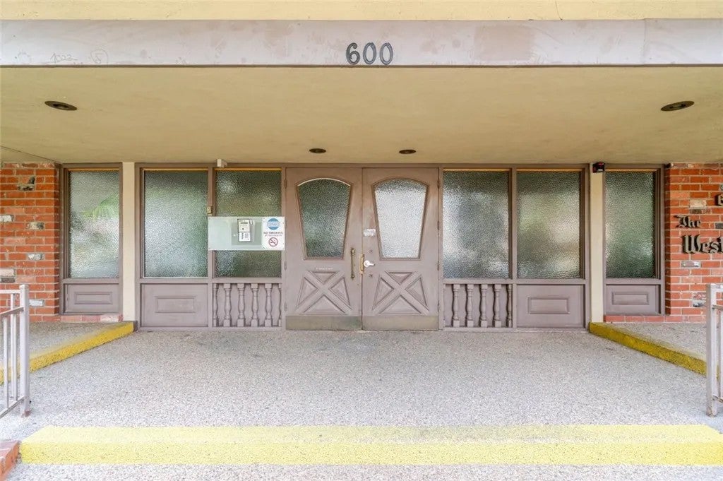 600 W Stocker Street 319